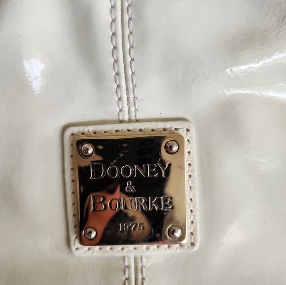 đź’ĄCLEARANCEđź’Ą AUTHENTIC VINTAGE BEIGE PATENT LEATHER DOONEY & BOURKE - Picture 2 of 16